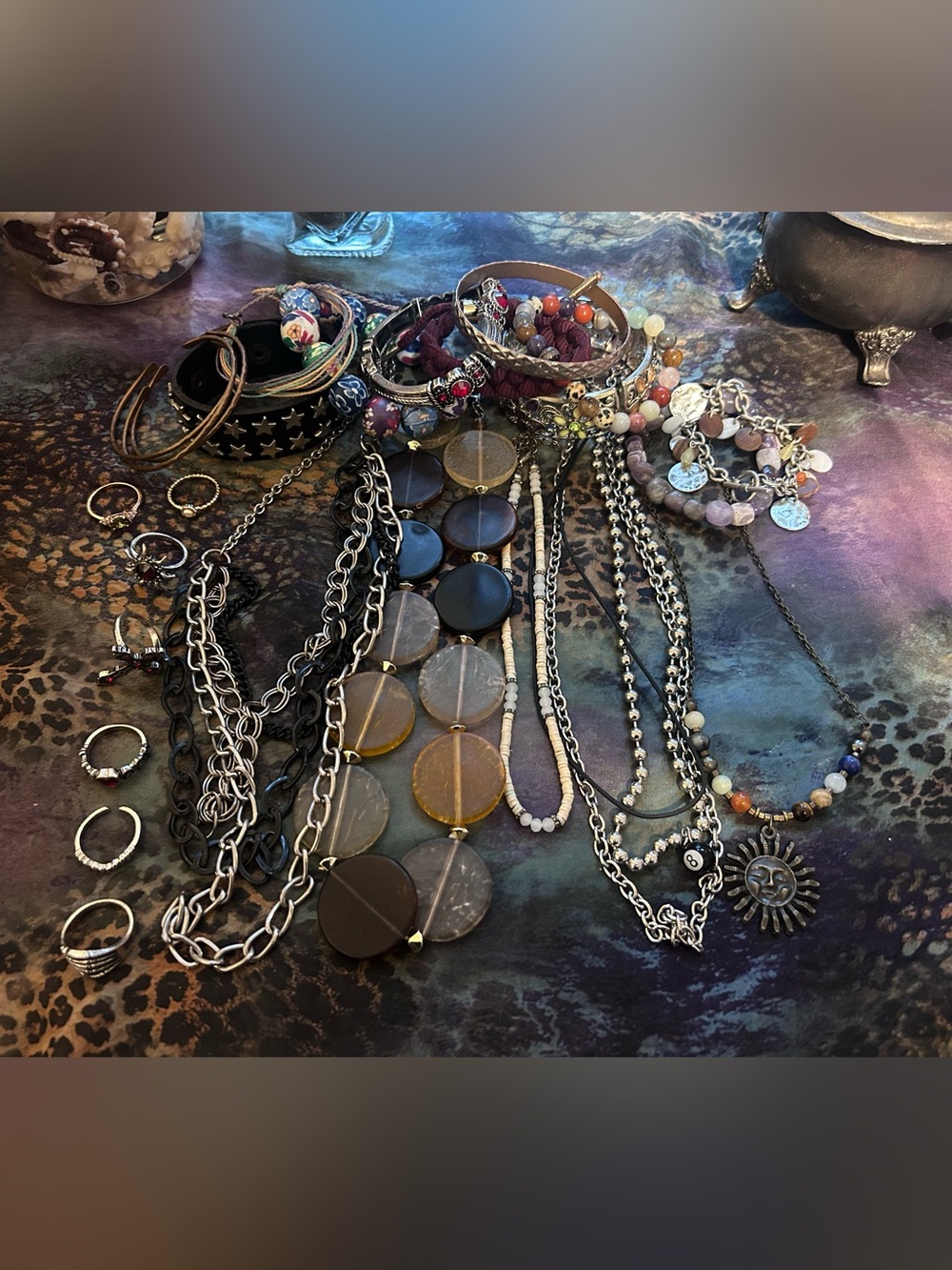 Random mix of assorted jewlery